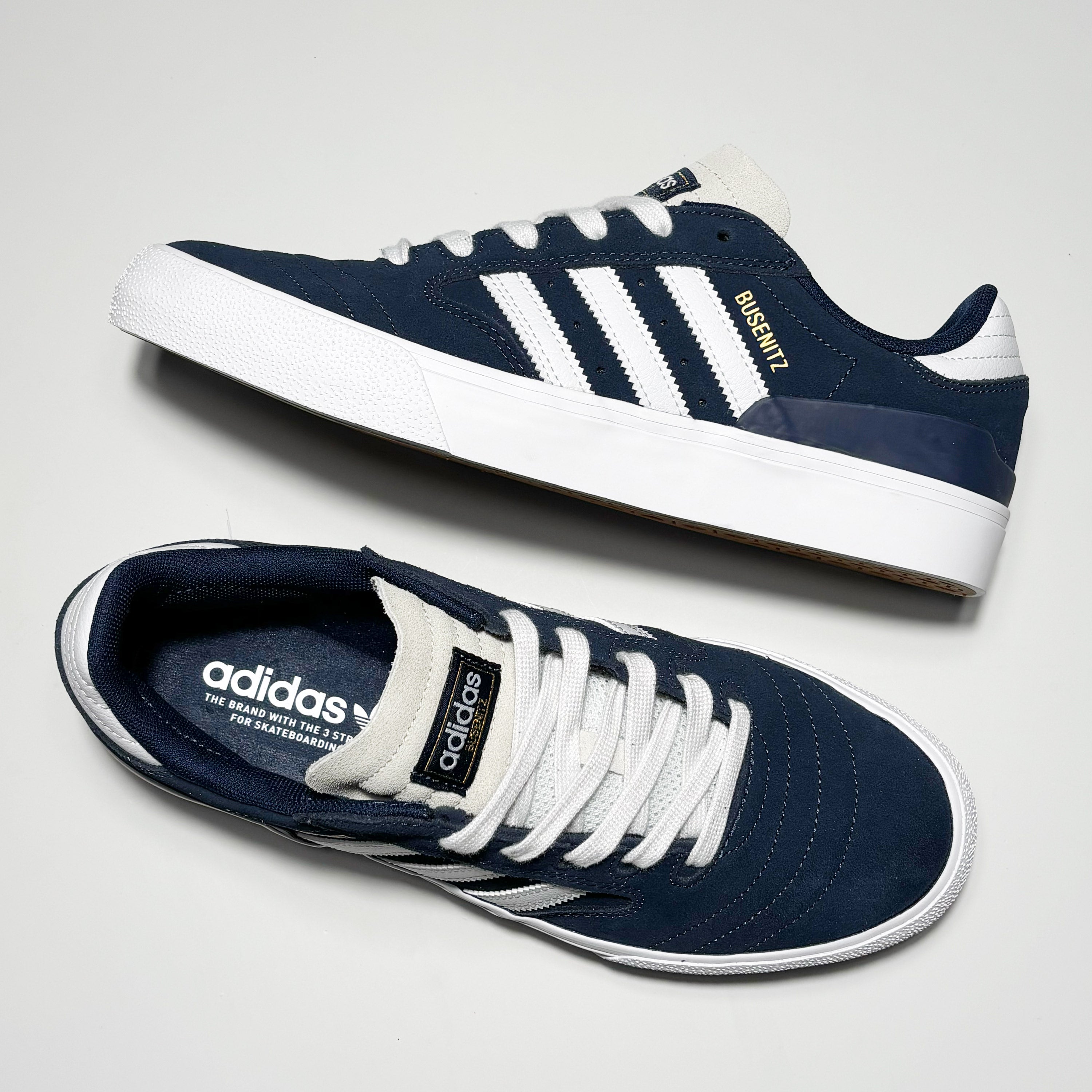 Toe down view with side profile.
Woven label on tongue.