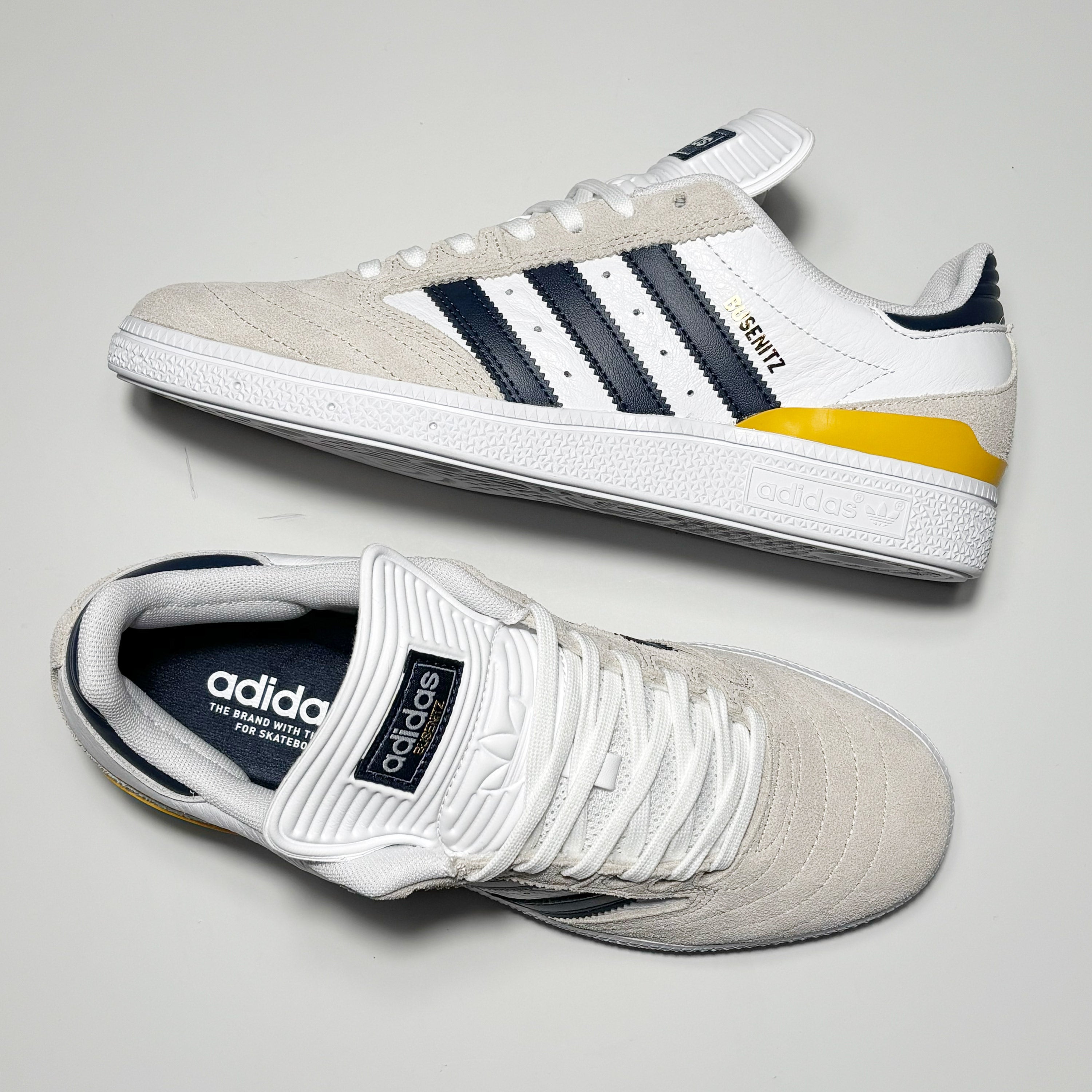 Toe down view with side profile.
Woven label on tongue.