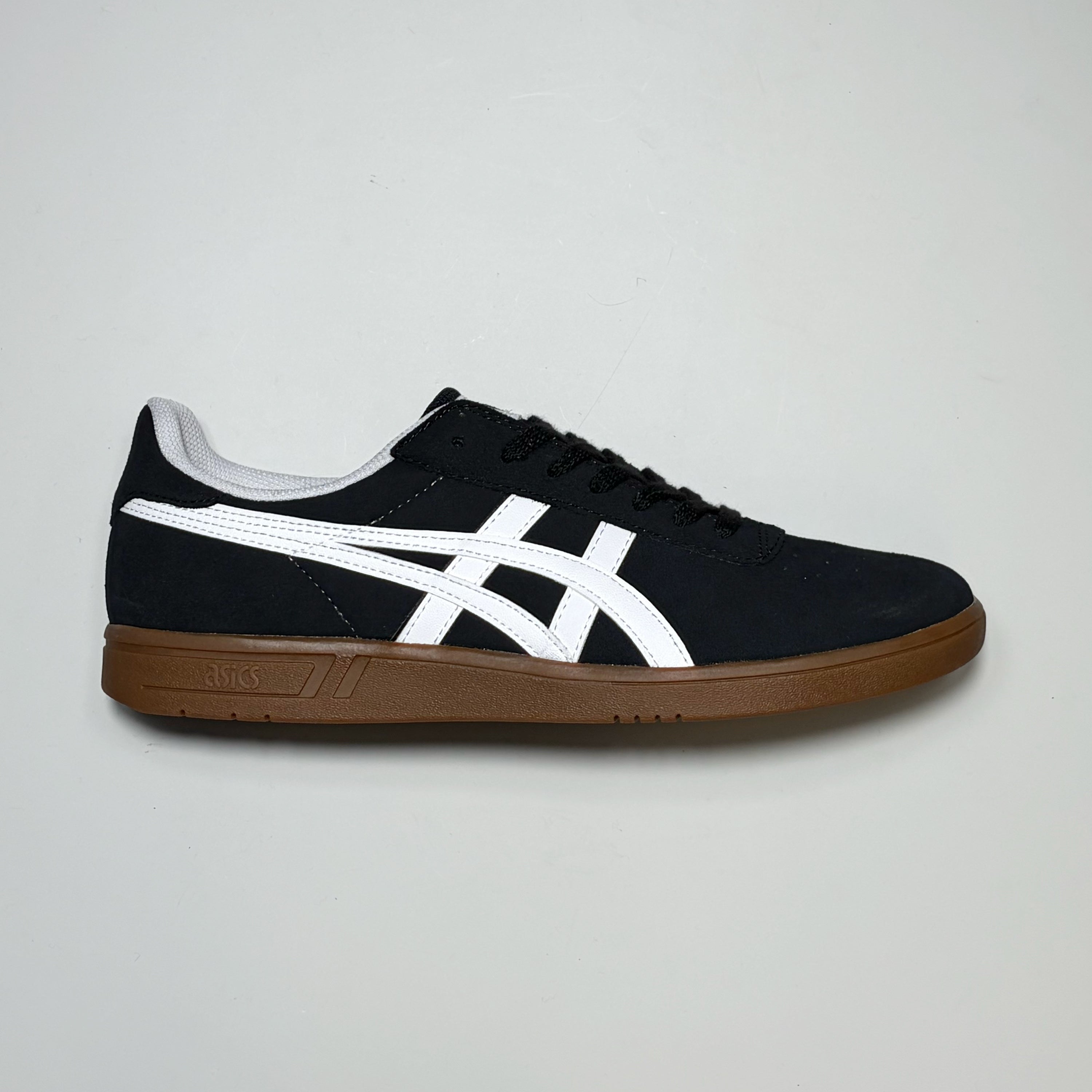 Right side image, Asics Gel-Vickka Shoe.
Black/white suede with gum outsole.