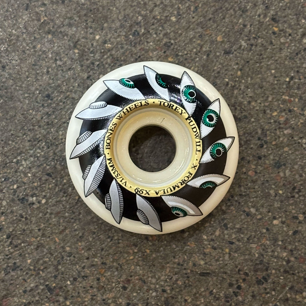 Full image of wheel with flying saucer artwork.