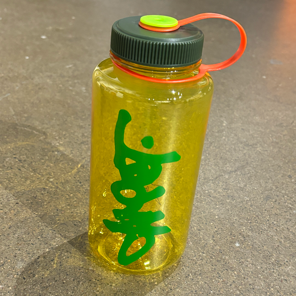 GREEN CARPET PRINTED LOGO ON YELLOW COLOR BOTTLE WITH GREY LID