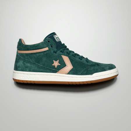 Side profile of right shoe.
Hunter green suede with white midsole and cream chevron and star.