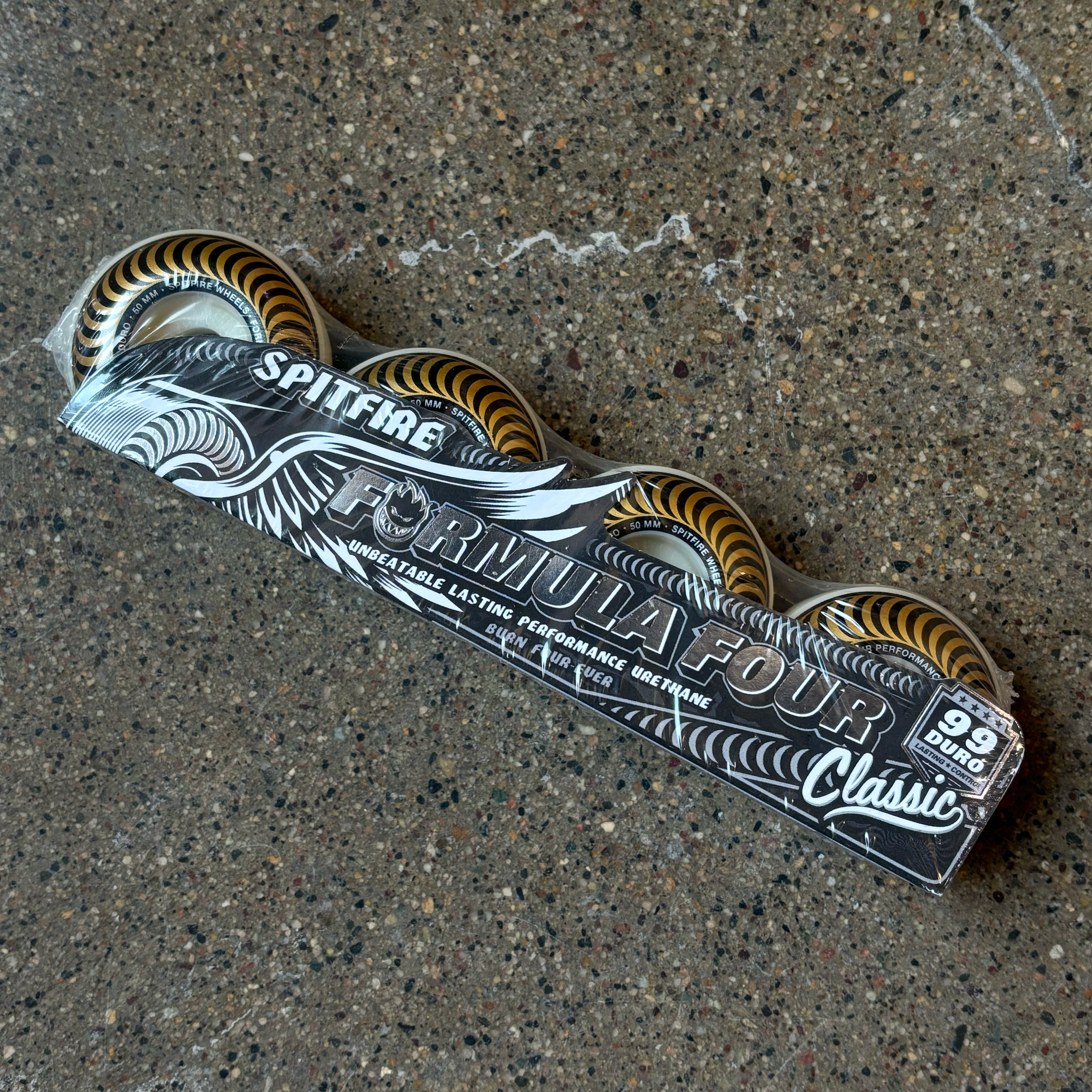 Familia Skateboard Shop