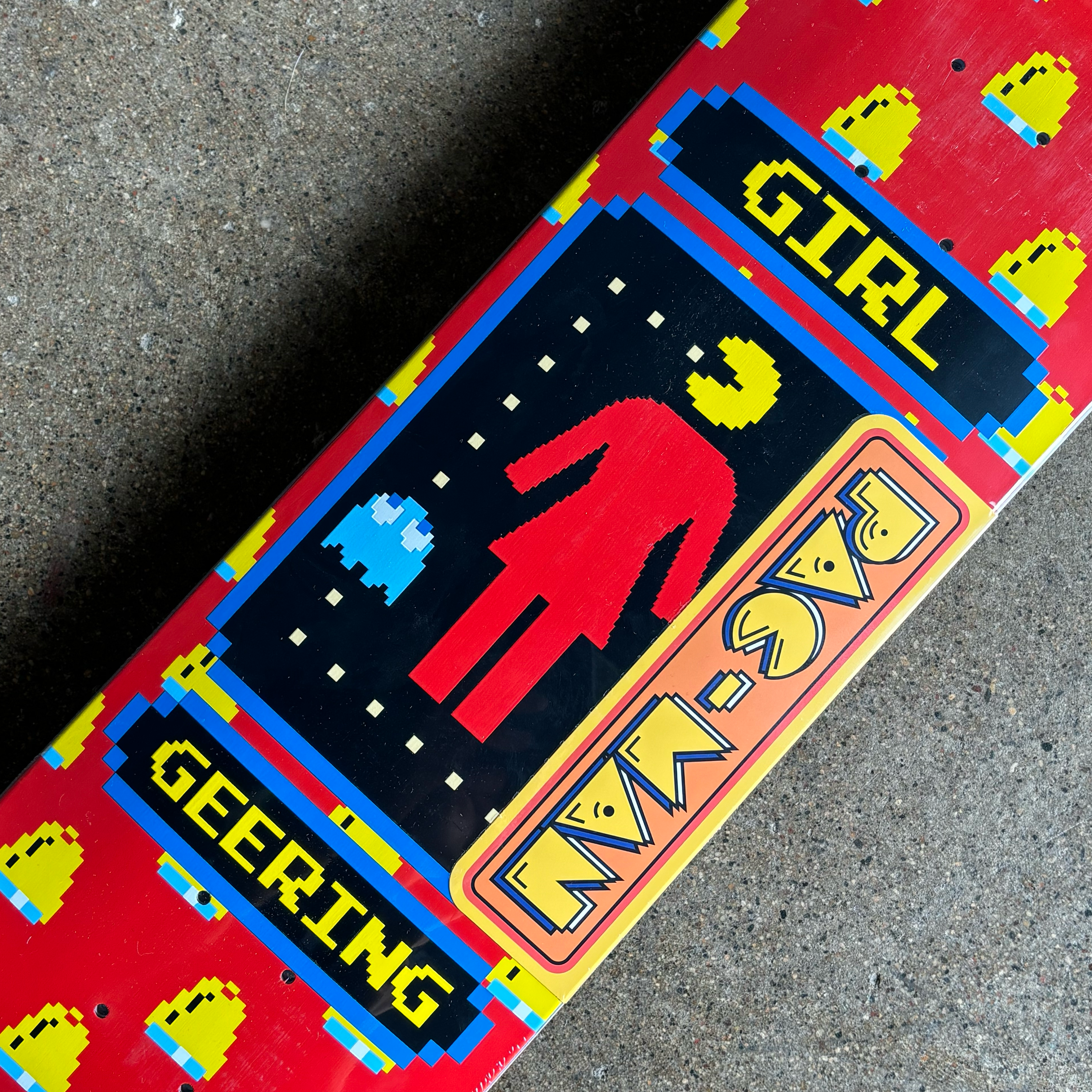 CLOSE UP DETAILS PAC-MAN 
RED GIRL OG WITH PAC-MAN HEAD AND BLUE GHOST
BREANA GEERING PRO MODEL