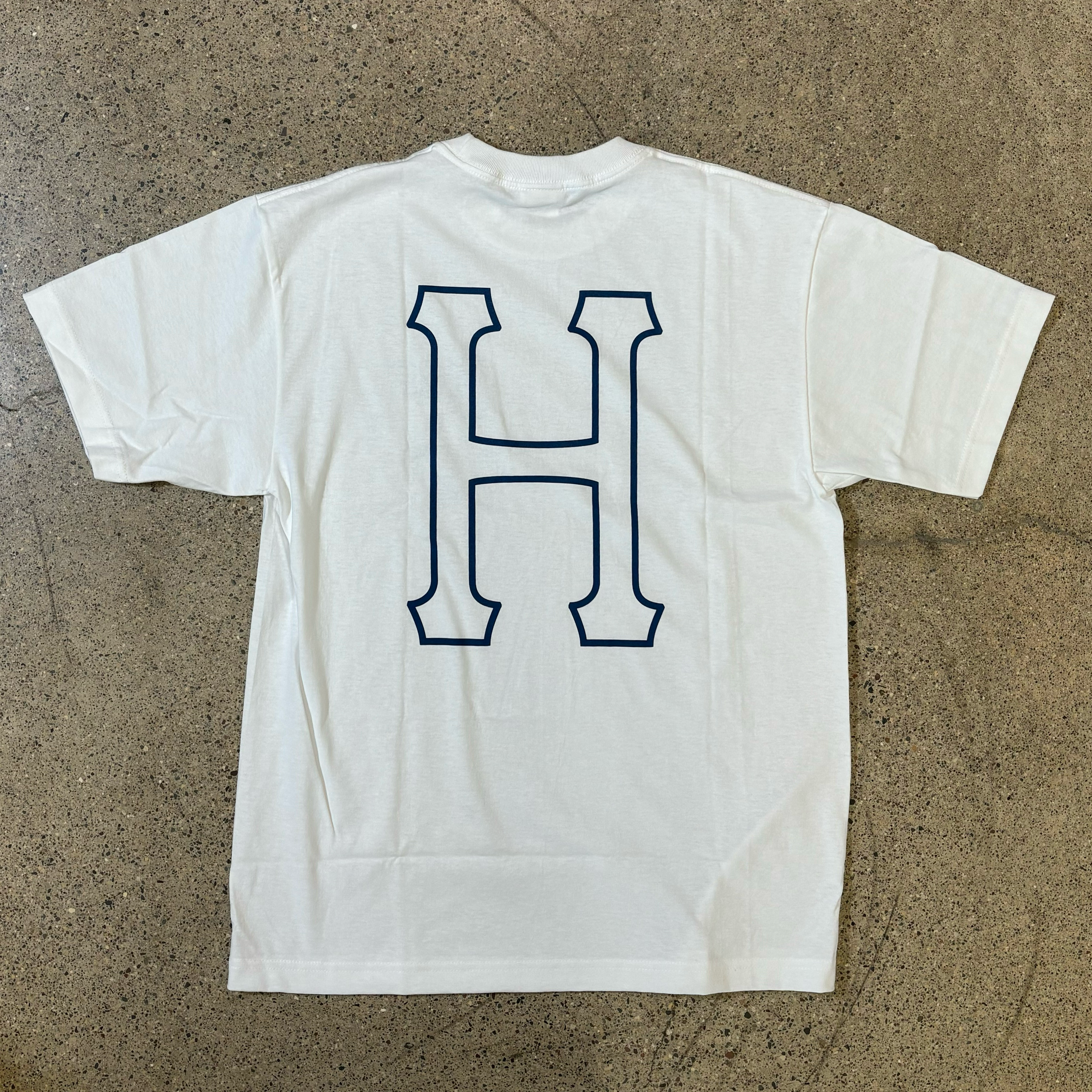 BACK SIDE WHITE T-SHIRT, H OUTLINE GRAPHIC IN BLACK