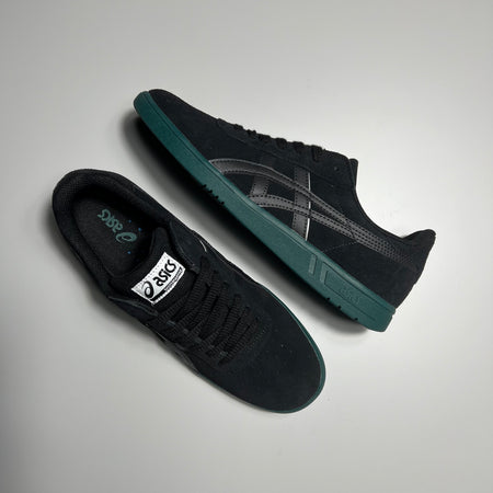 ASICS GEL VICKKA SHOES IN BLACK SUEDE AND BLUE GUM SOLE