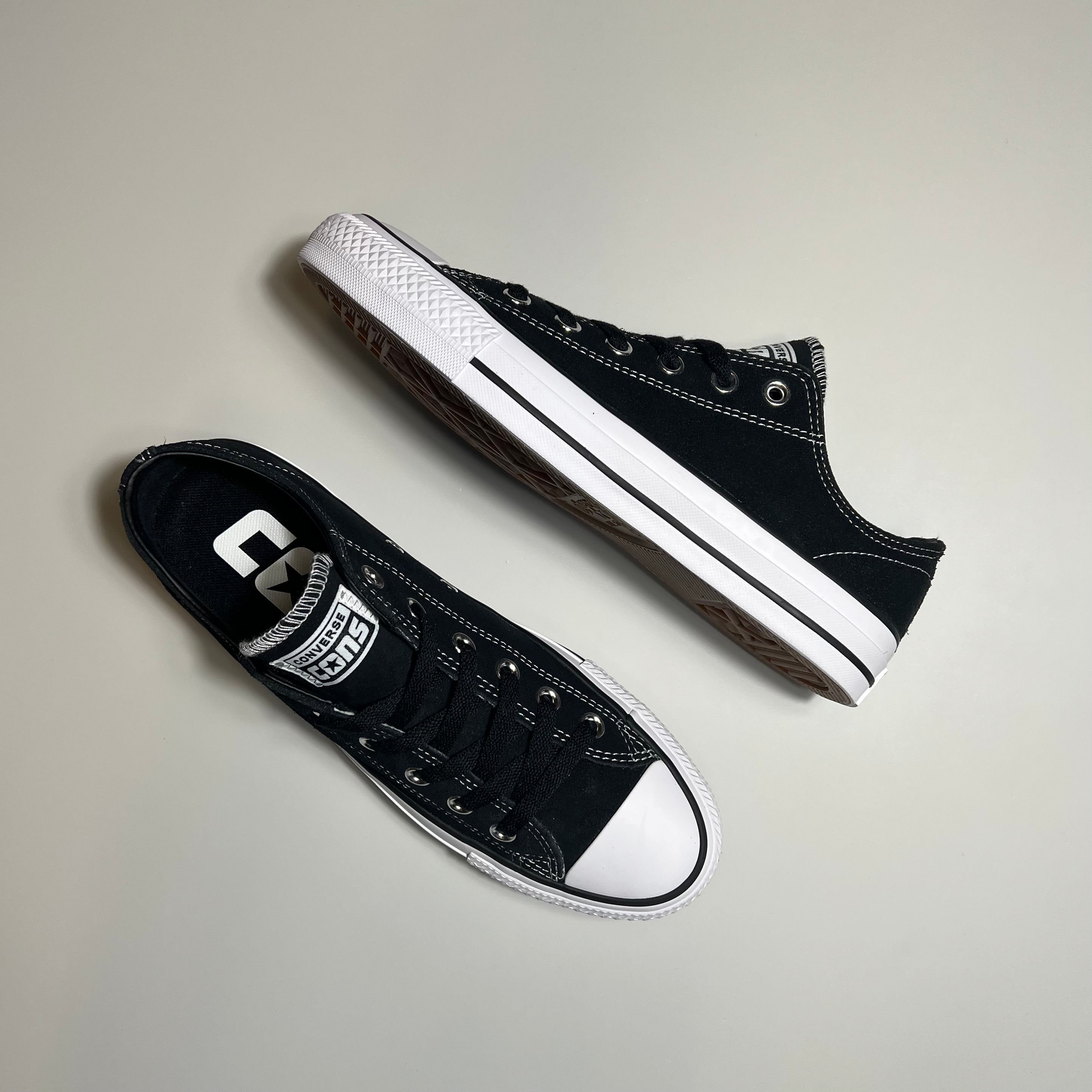 BLACK WHITE CONVERSE CHUCK TAYLOR PRO