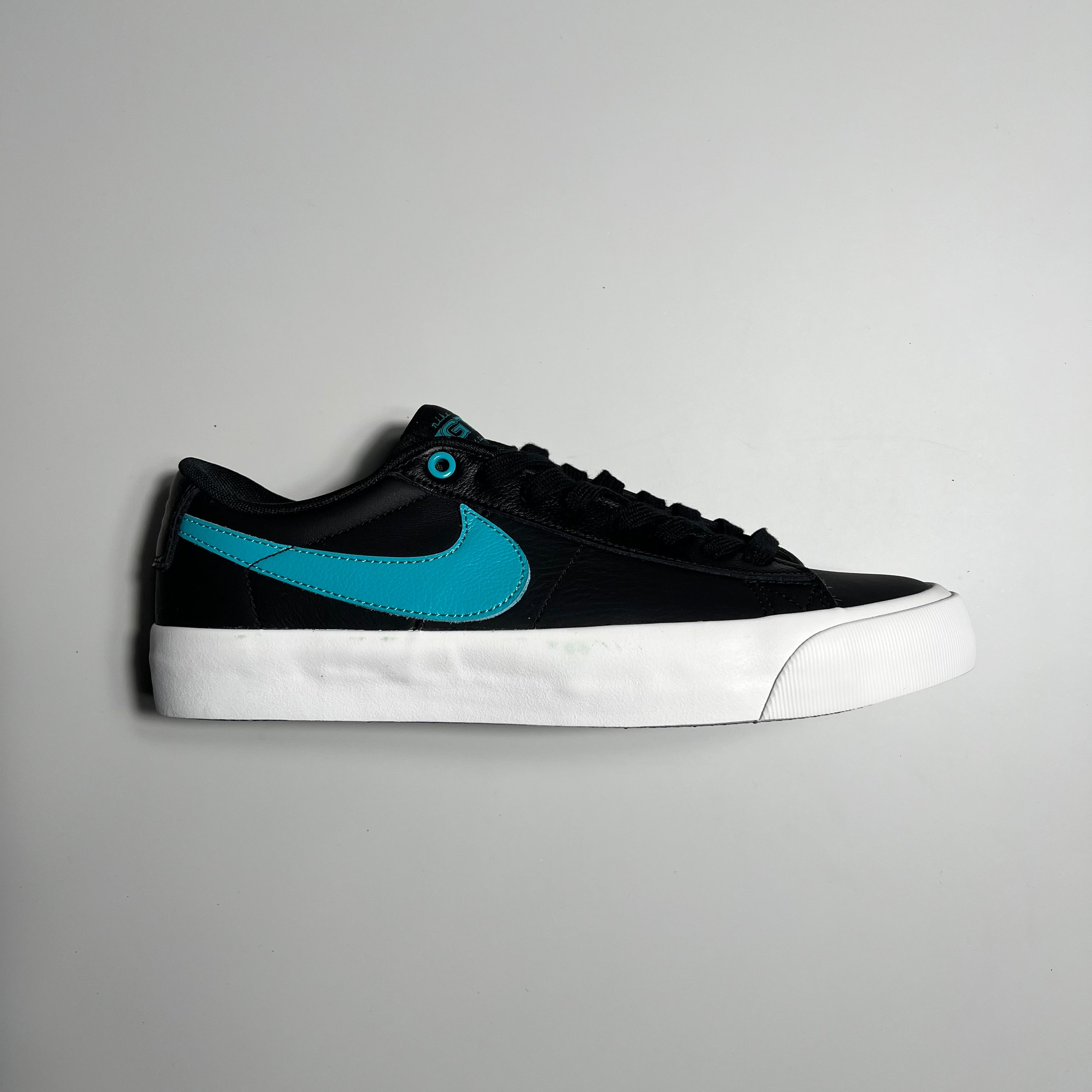 NIKE SB BLAZER GT IN BLACK LEATHER, DUSTY CACTUS SWOOSH AND WHITE GUM SOLE