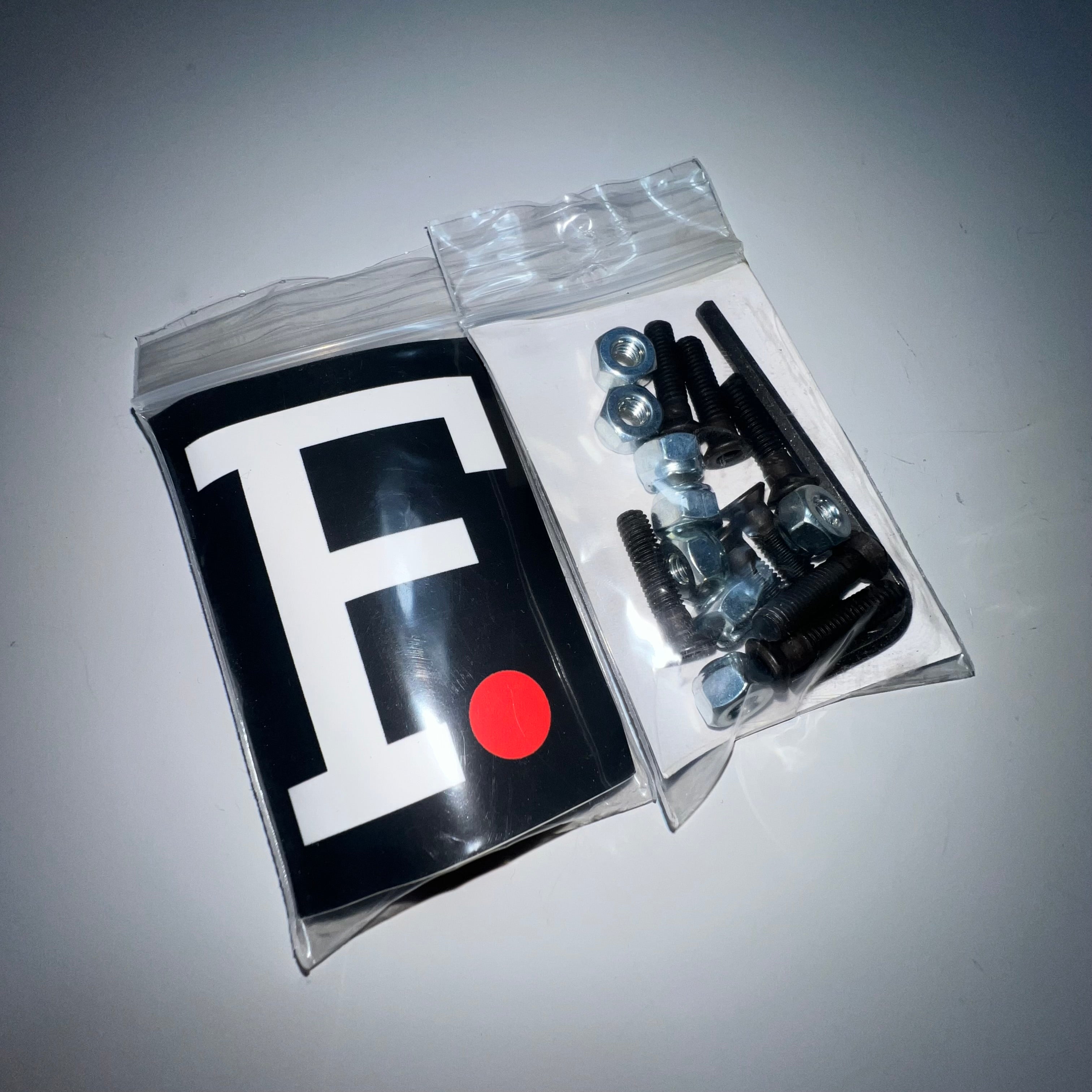 FAMILIA 9/8" ALLEN HARDWARE