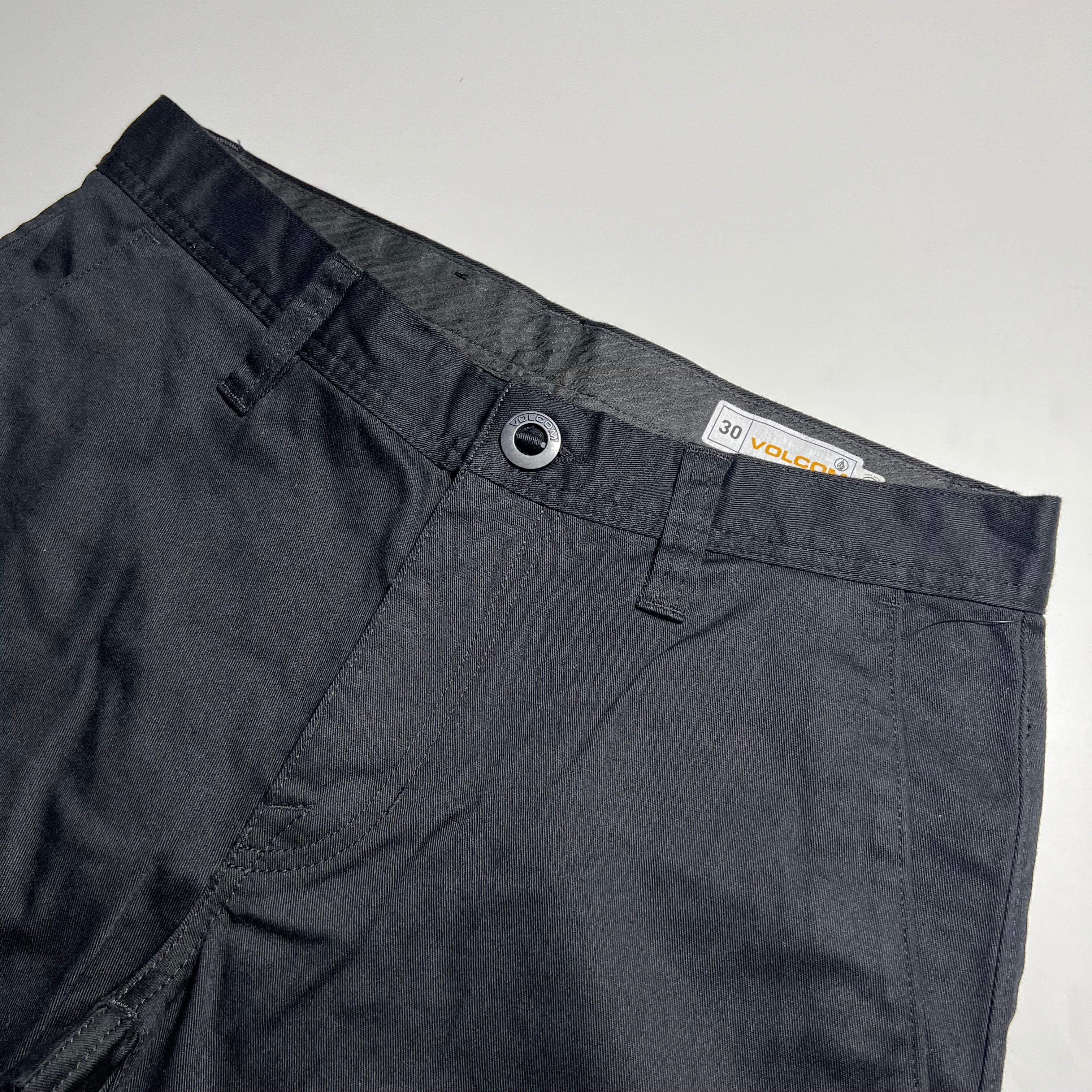 VOLCOM BLACK PANT DETAILED SHOT