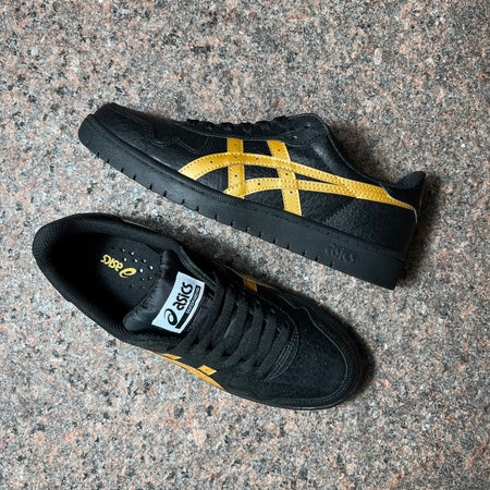 ASICS JAPAN PRO SHOES IN BLACK LEATHER AND GOLD LOGO AND BLACK GUM SOLE