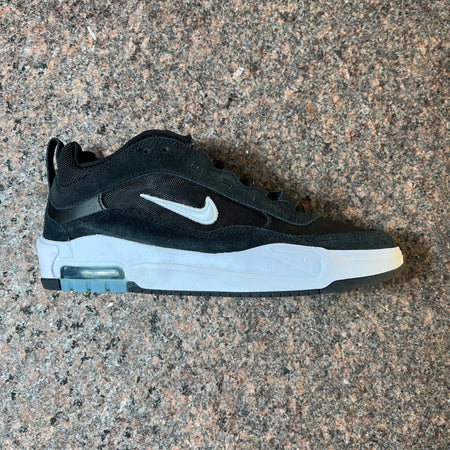 NIKE SB AIR MAX ISHOD BLACK AND WHITE PRO MODEL