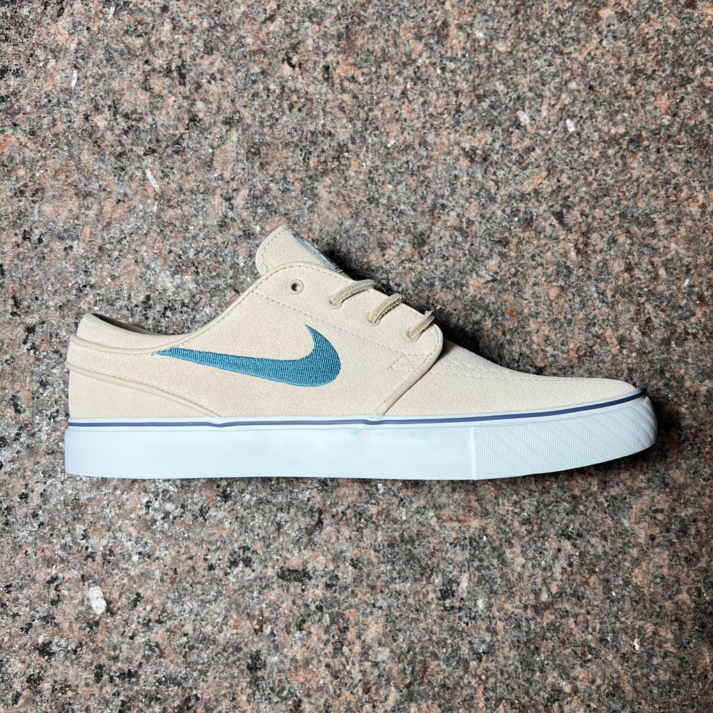 NIKE SB JANOSKI PRO MODEL SHOE IN SAND DRIFT WITH BLUE SWOOSH AND WHITE SOLE