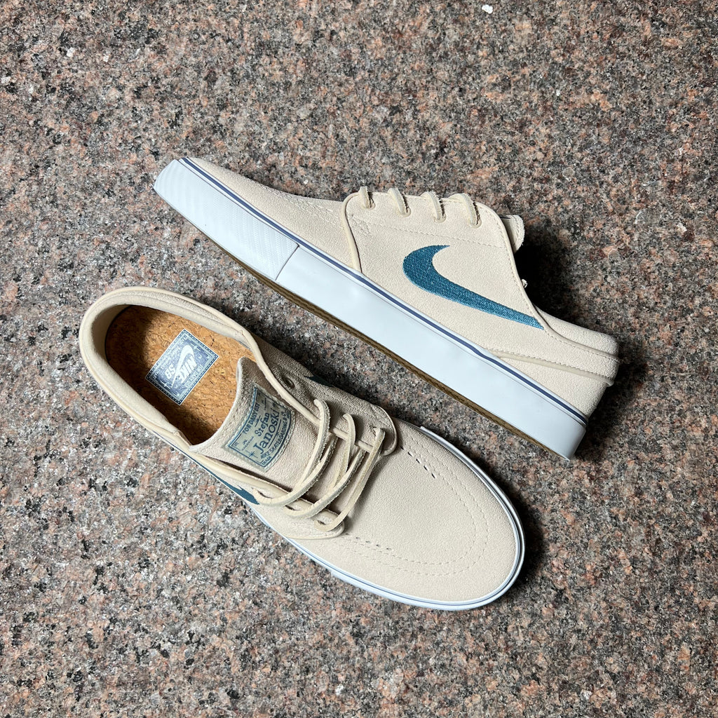 NIKE SB JANOSKI PRO MODEL SHOE IN SAND DRIFT WITH BLUE SWOOSH AND WHITE SOLE