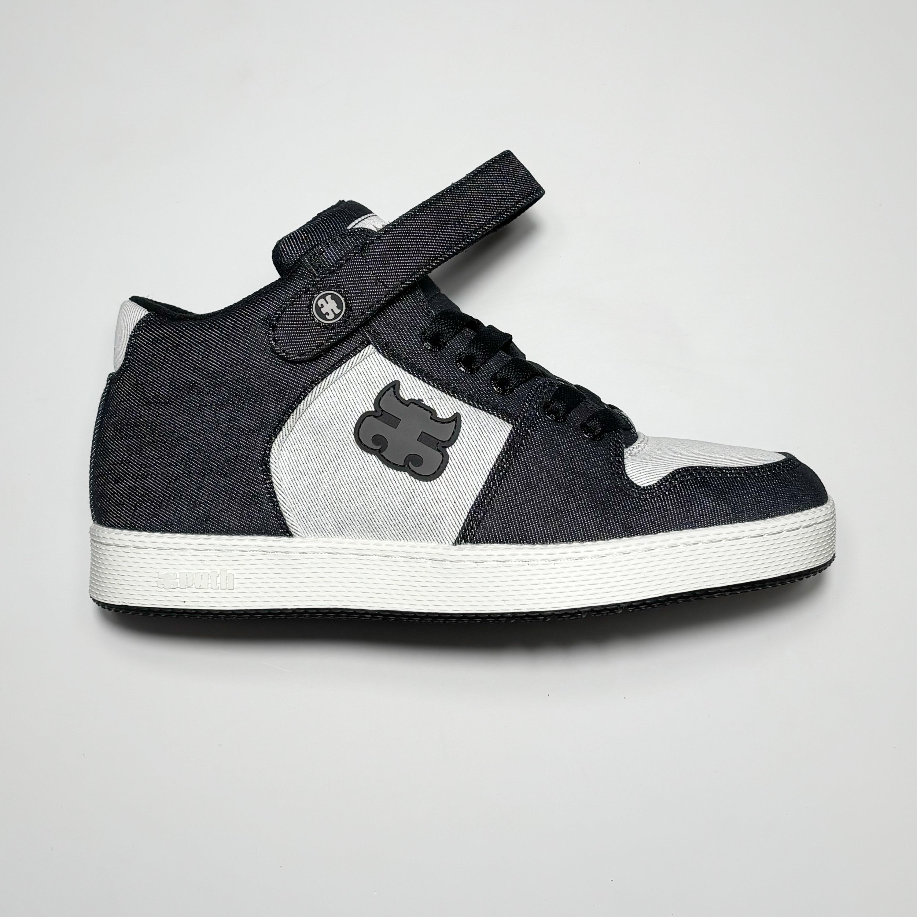 Side image of right shoe.
Black denim around toe and heel panel.