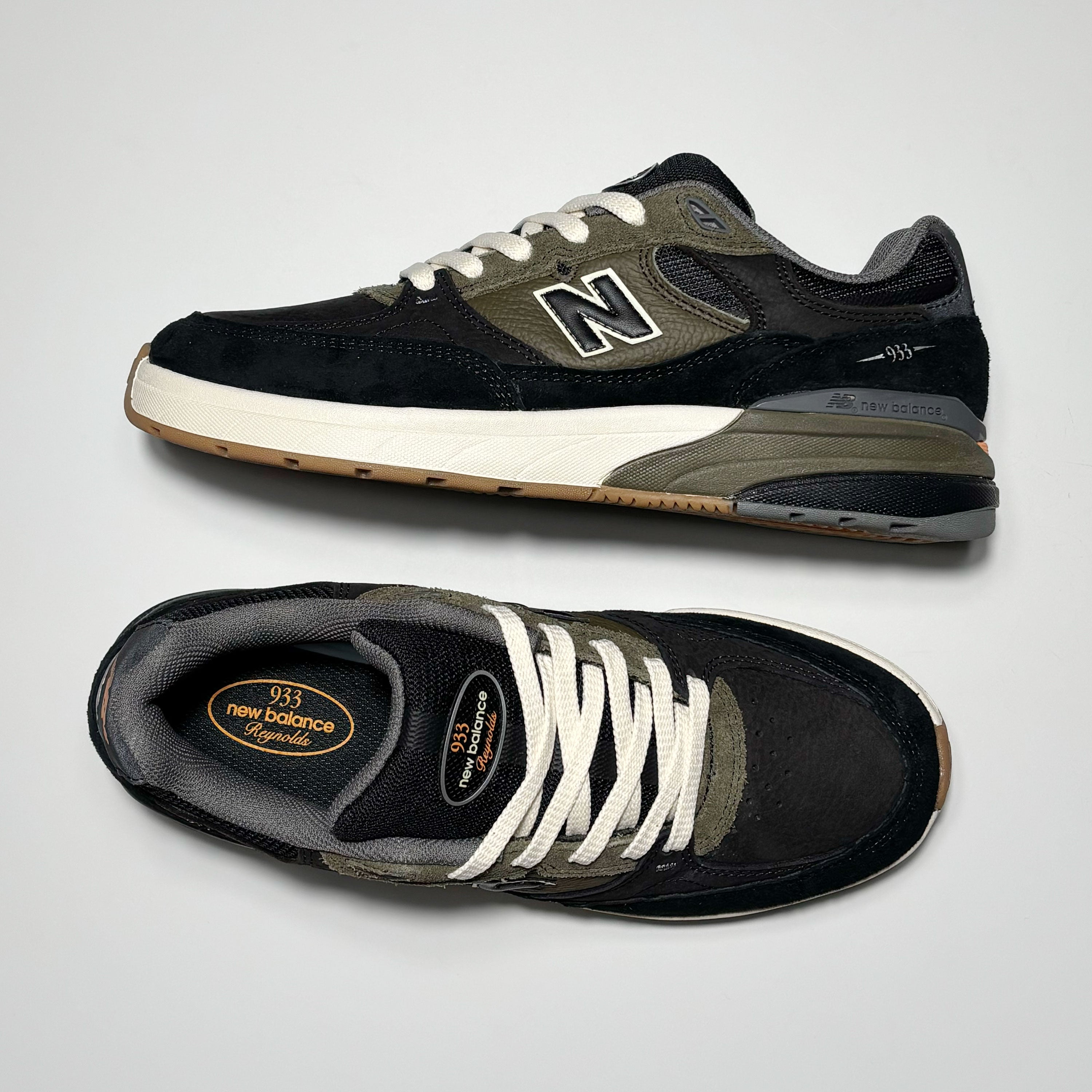 Toe down view with side profile. 
933 Reynolds branded rubber badge on tongue. 