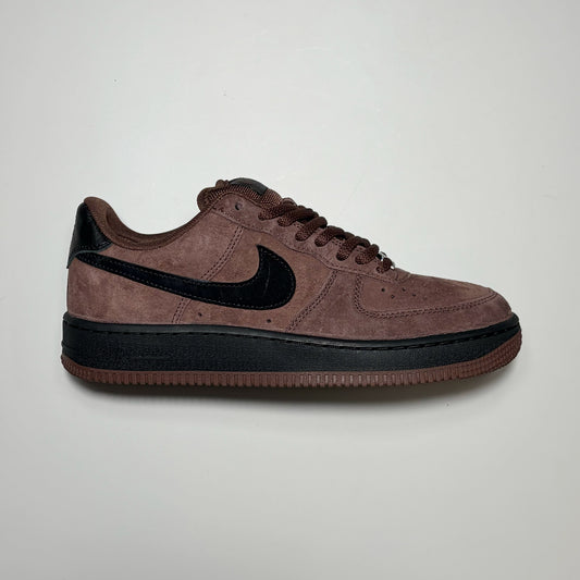 Right side image of Nike SB Air Force 1 in chocolate suede with black swoosh and midsole.