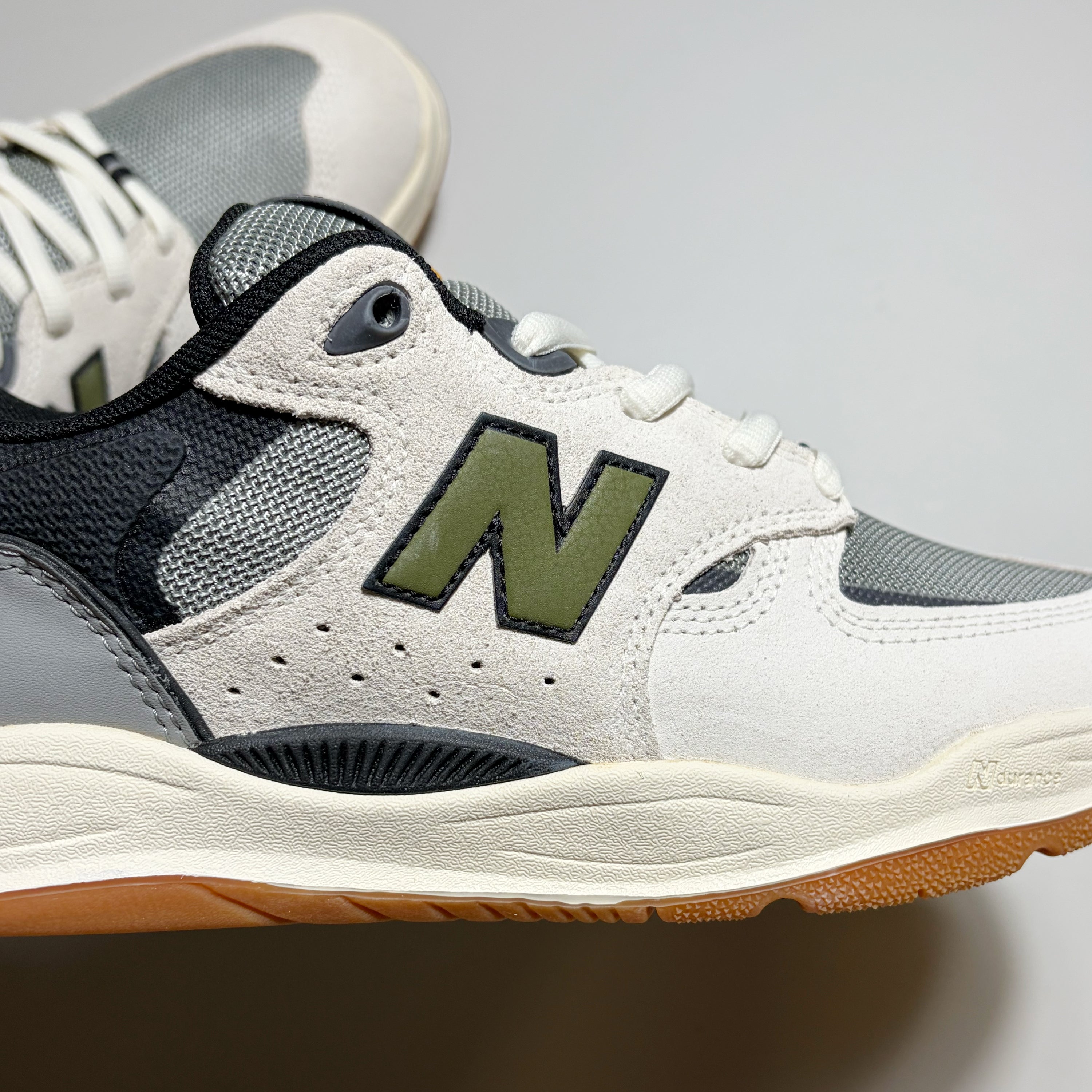 Close "N" branding in green on mid-panel
