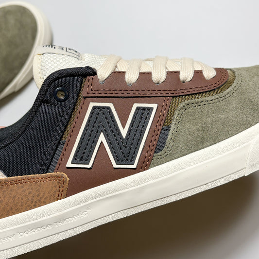 Close detail of "N"branding in black on brown mid-panel.