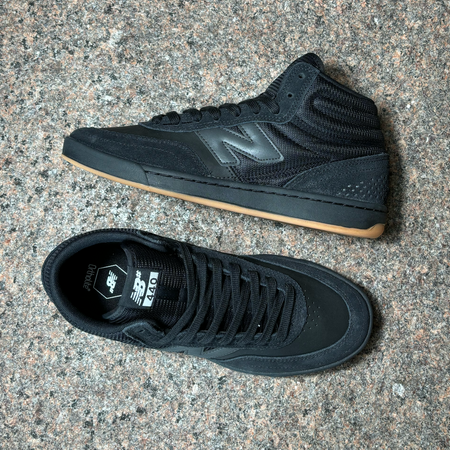 Toe down view with side profile.
NB# 440 label on tongue with black laces.