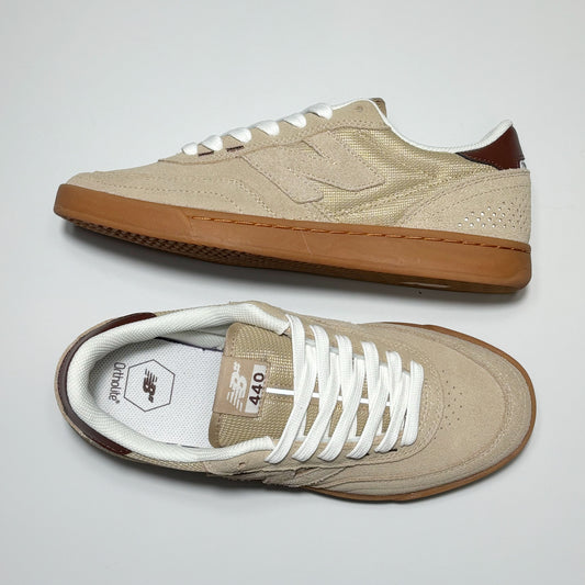Toe down view with side profile.
Woven label on tongue.