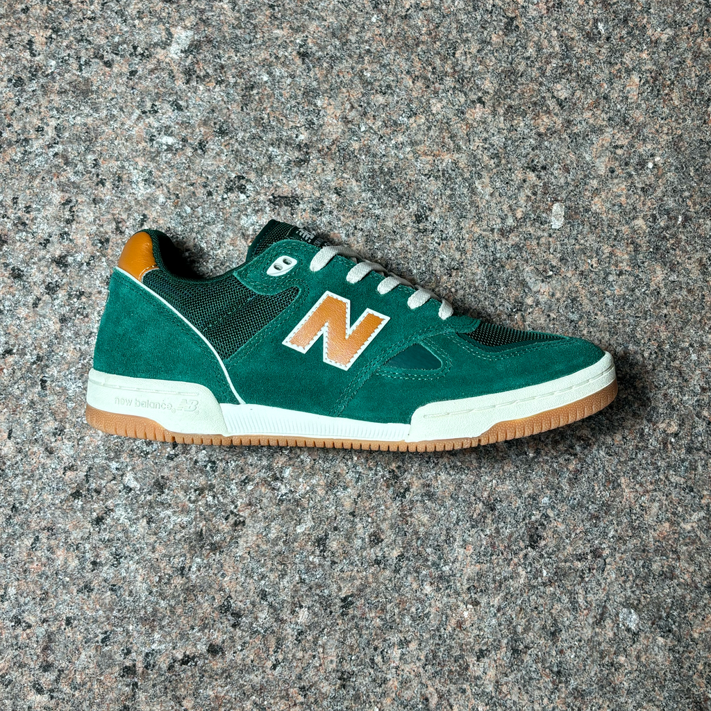 Side profile of right shoe.
Green suede panels with orange 