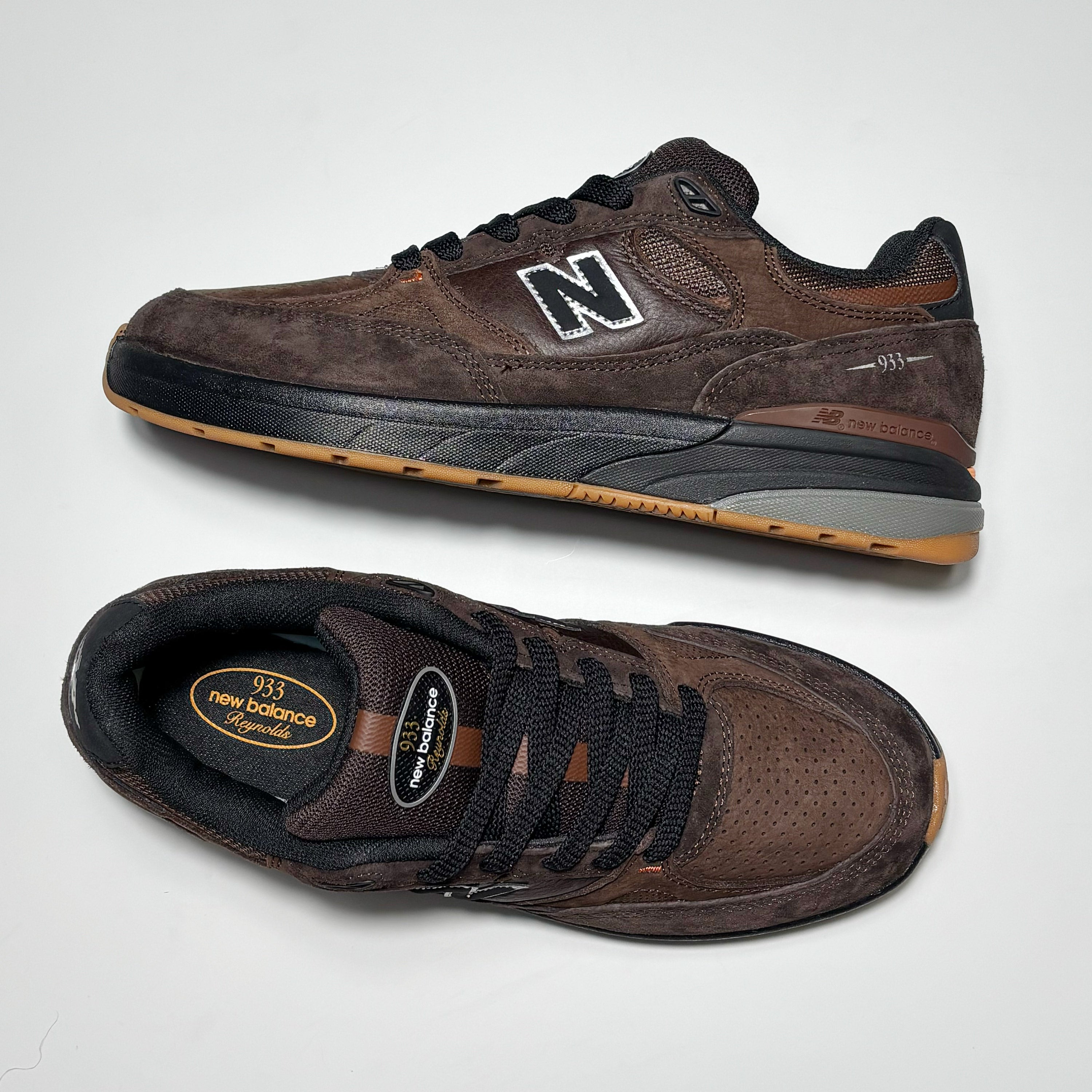 Tow down view with side profile.
933 Reynolds oval branding on tongue.