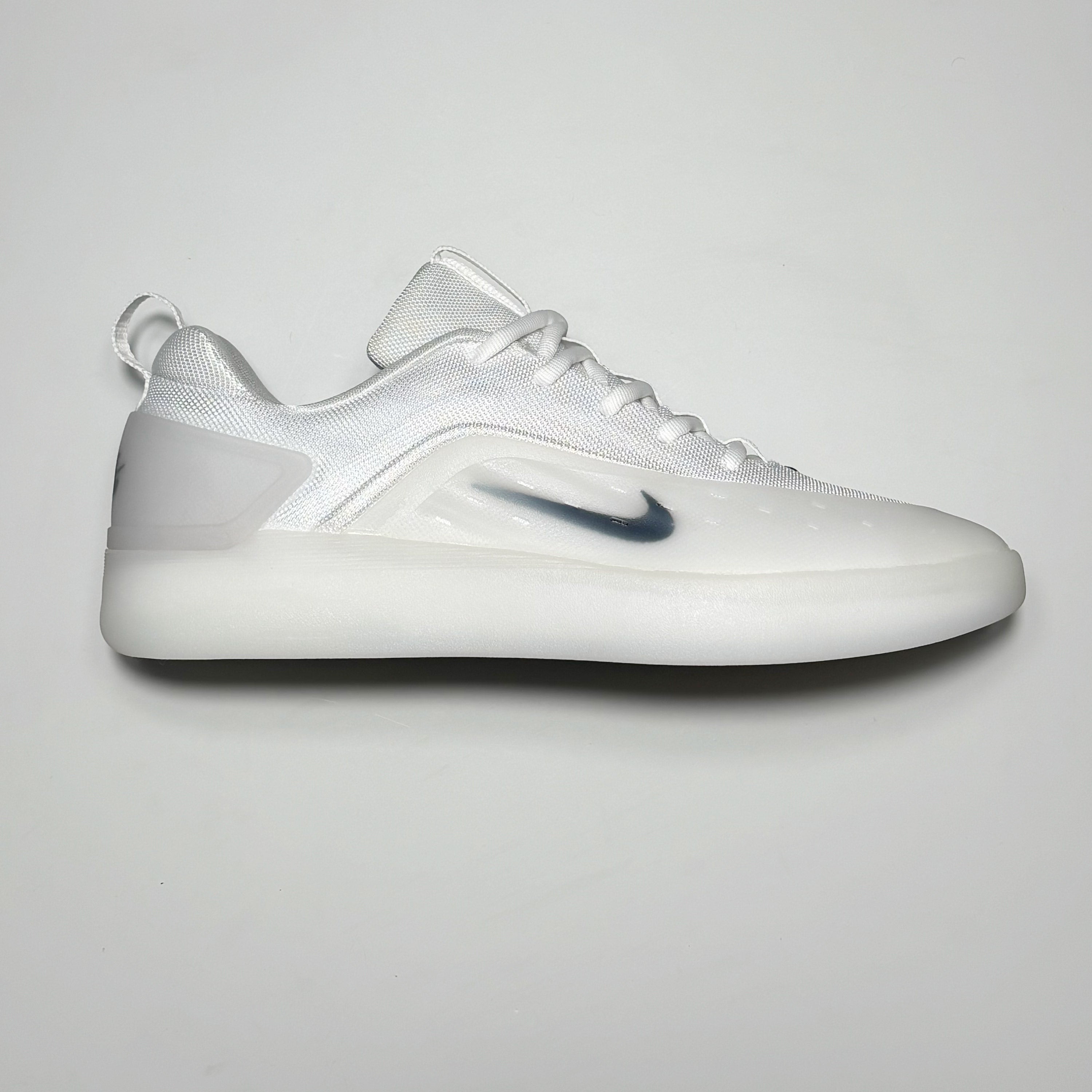 Side image of right shoe.
Synthetic mesh with high abrasion rubber toe and black swoosh.