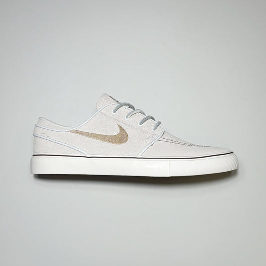 Right side image, Nike SB Janoski Shoe in white/sail linen.