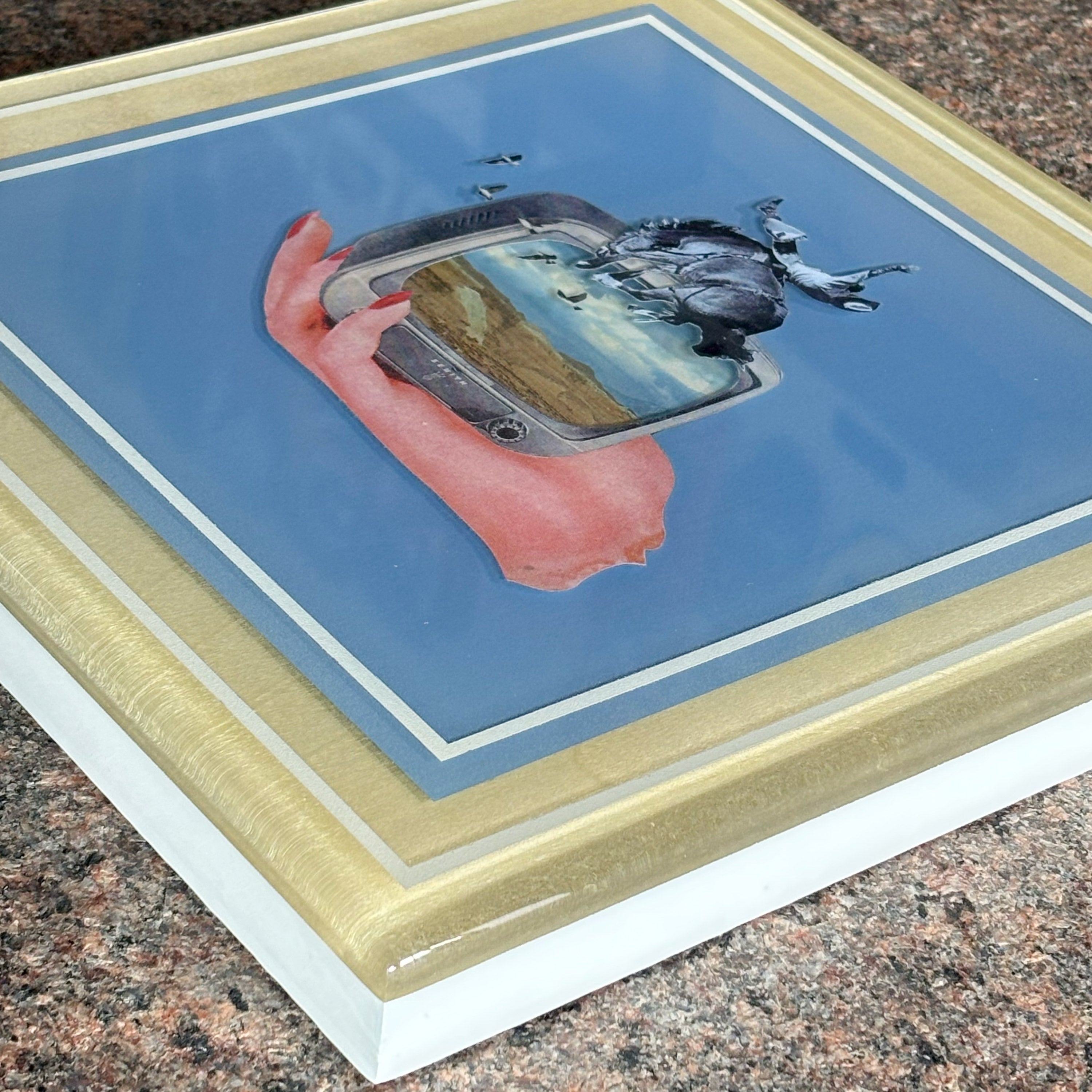 Side detail of custom frame and line work.