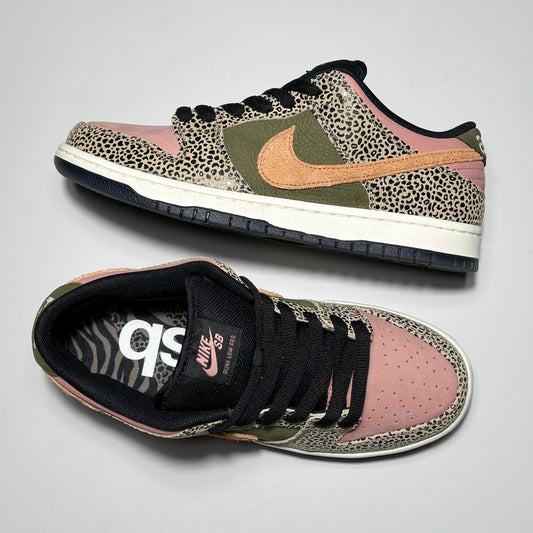 Toe down view with side profile.
Nike SB woven label on tongue.