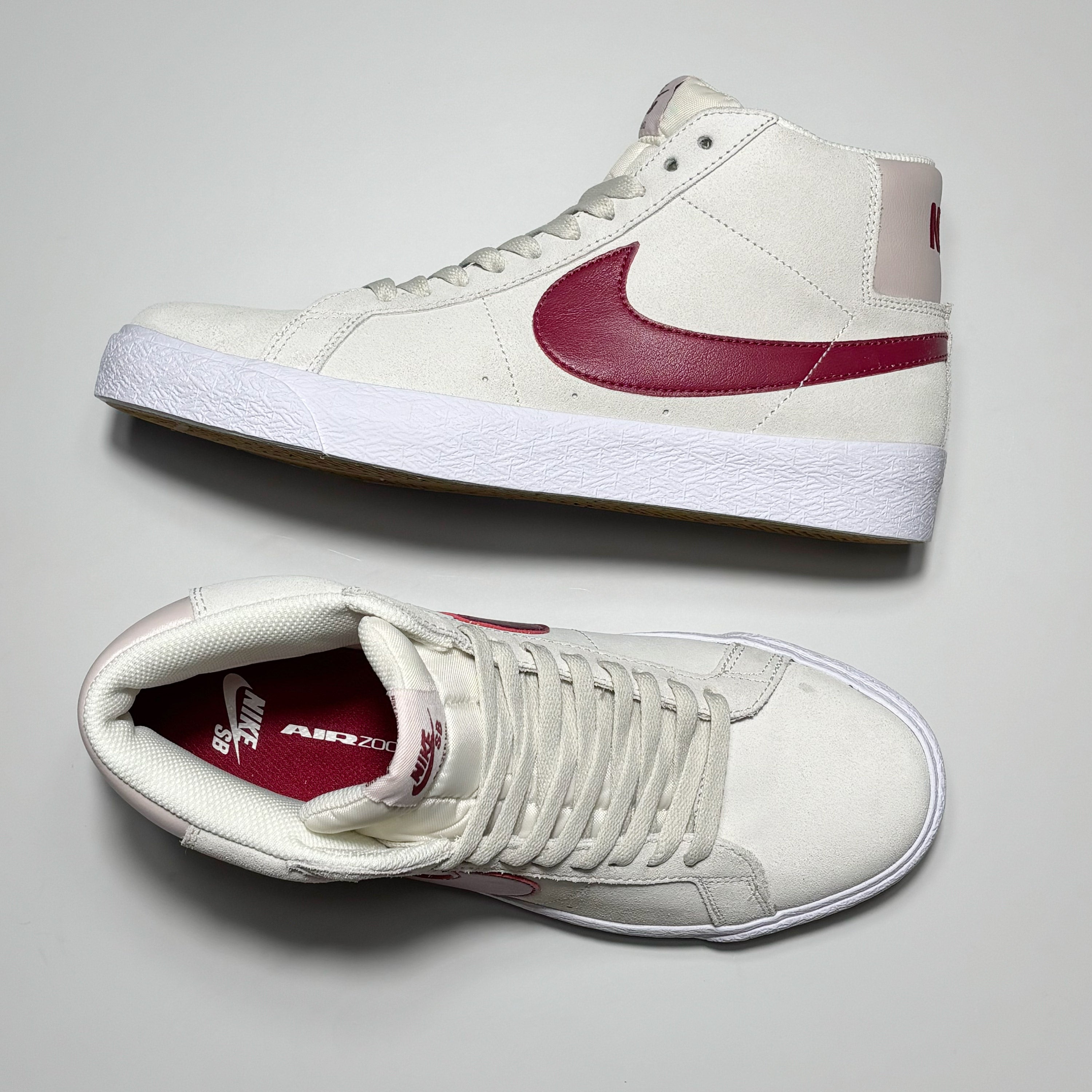 Toe down view with side profile.
Nike SB woven label on tongue.