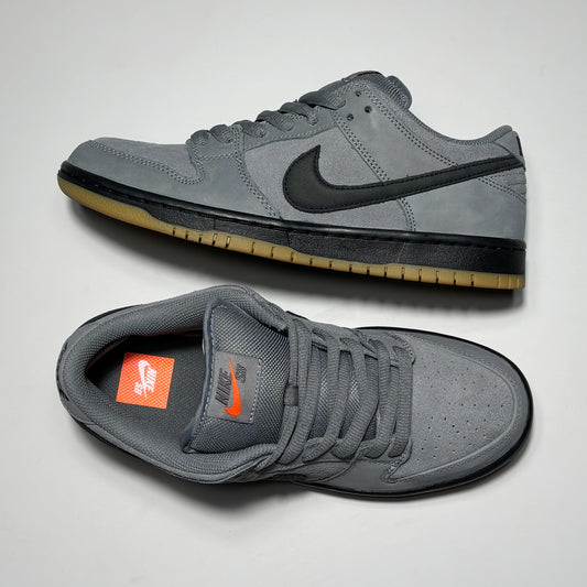 Toe down view with side profile.
Nike SB woven label on tongue.