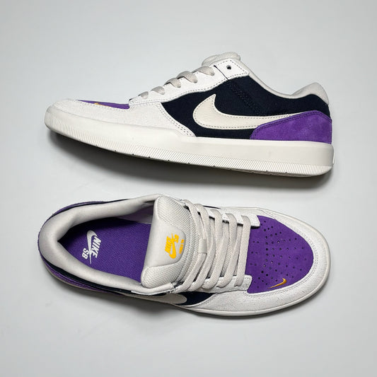 Toe down view with side profile.
Embroidered swoosh on toe.