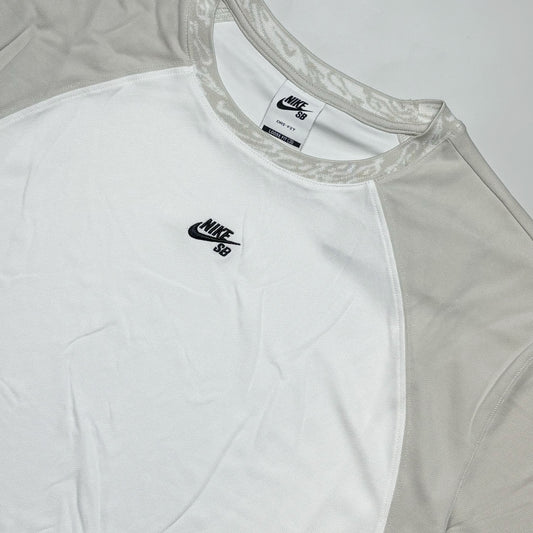 Close detail of embroidery and jacquard neck.
