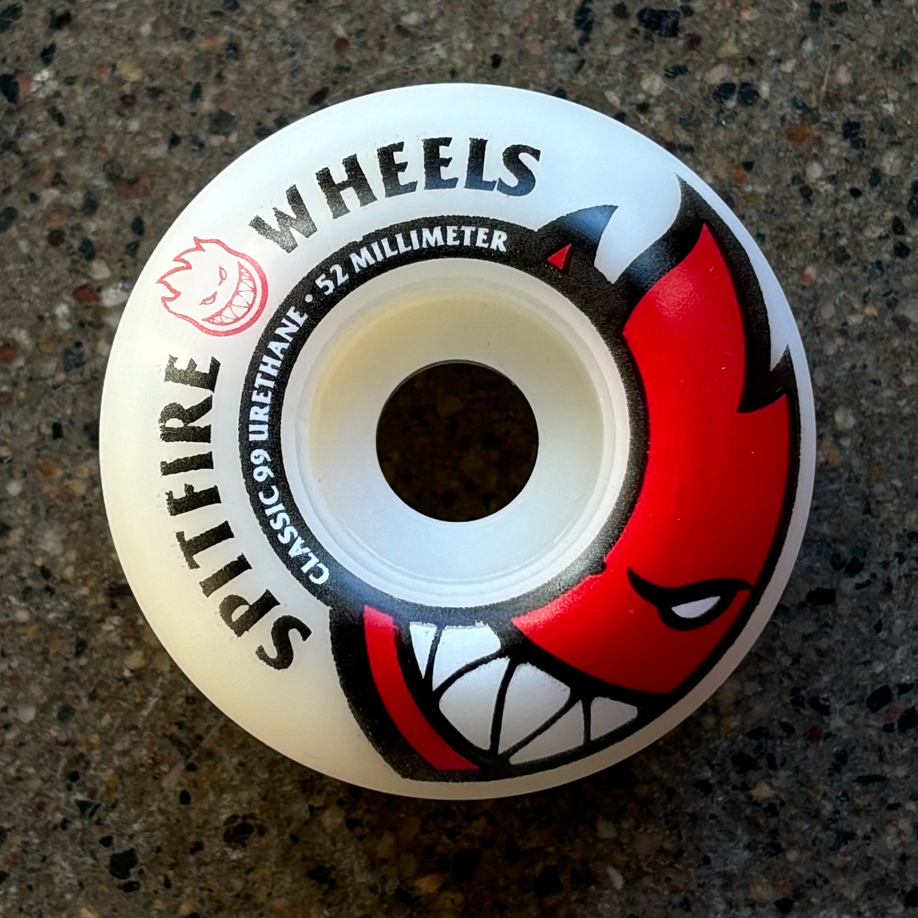 Familia Skateboard Shop