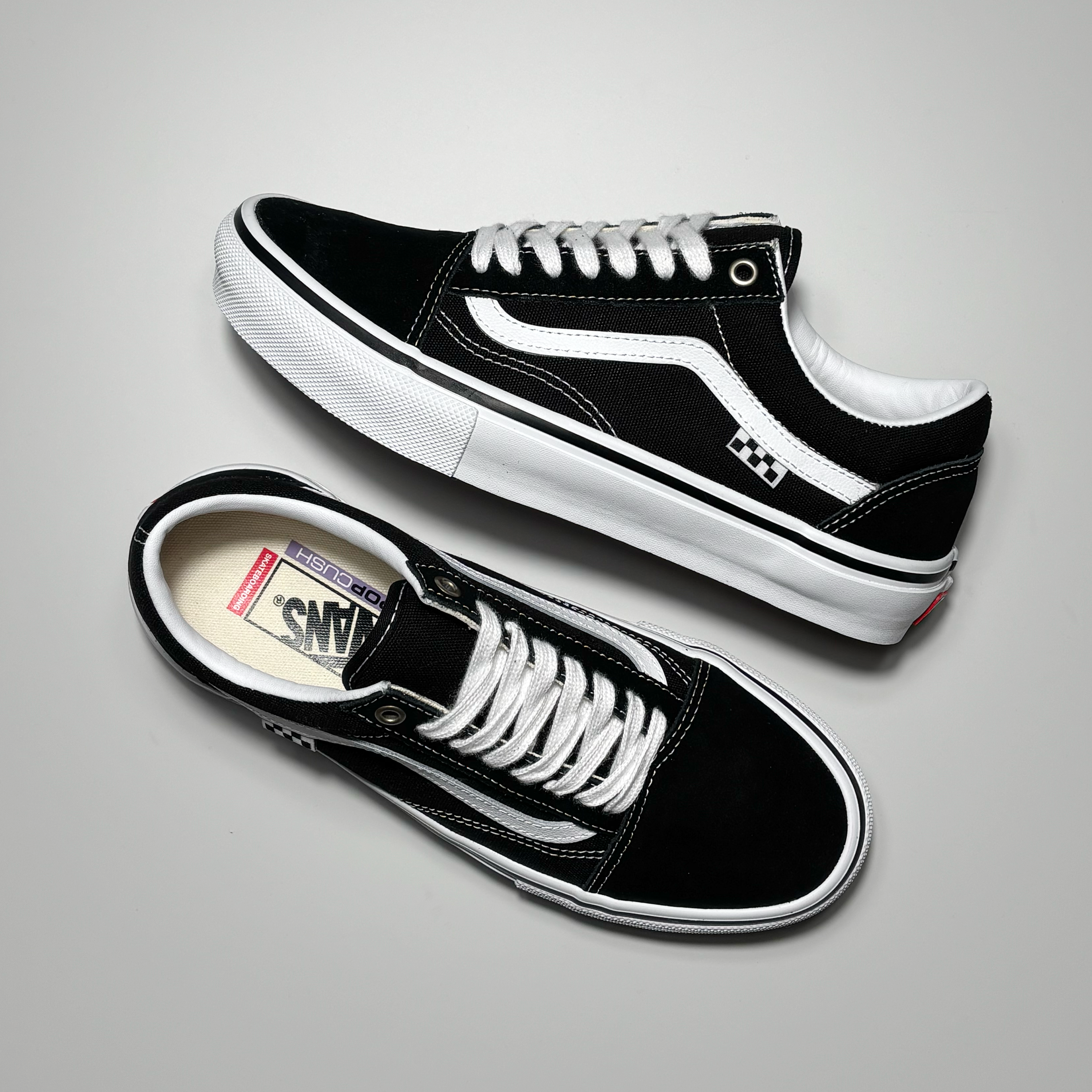 Toe down view with side profile.
White outsiole and laces.