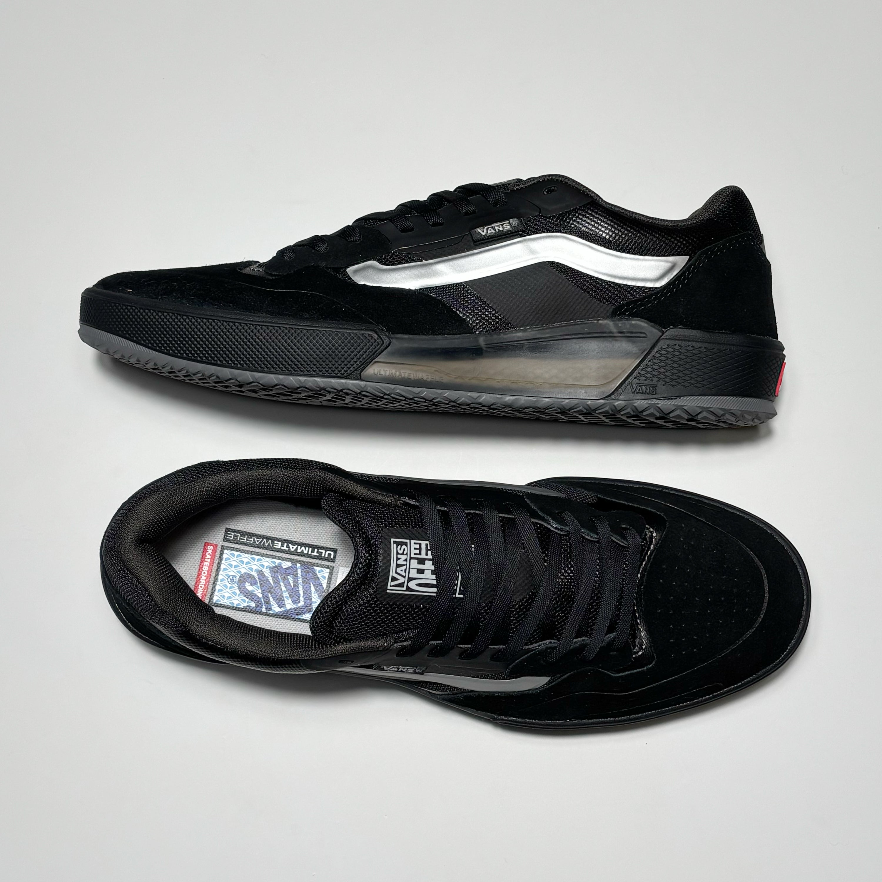 Toe down view with side profile.
Vans branding printed on tongue.