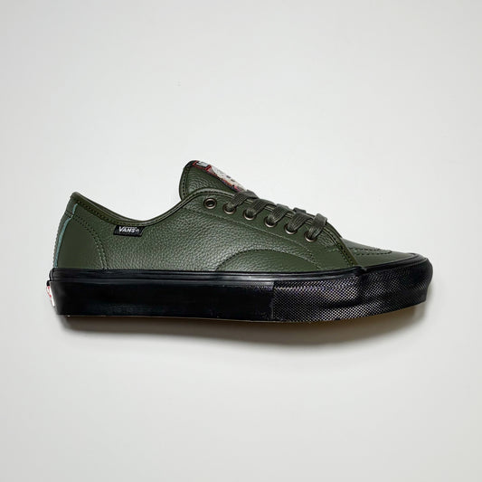 Right side image of shoe. Vans VCU AVE Classic in green leather with black midsole. Vans woven label on heel. VCU Limited Project Footwear