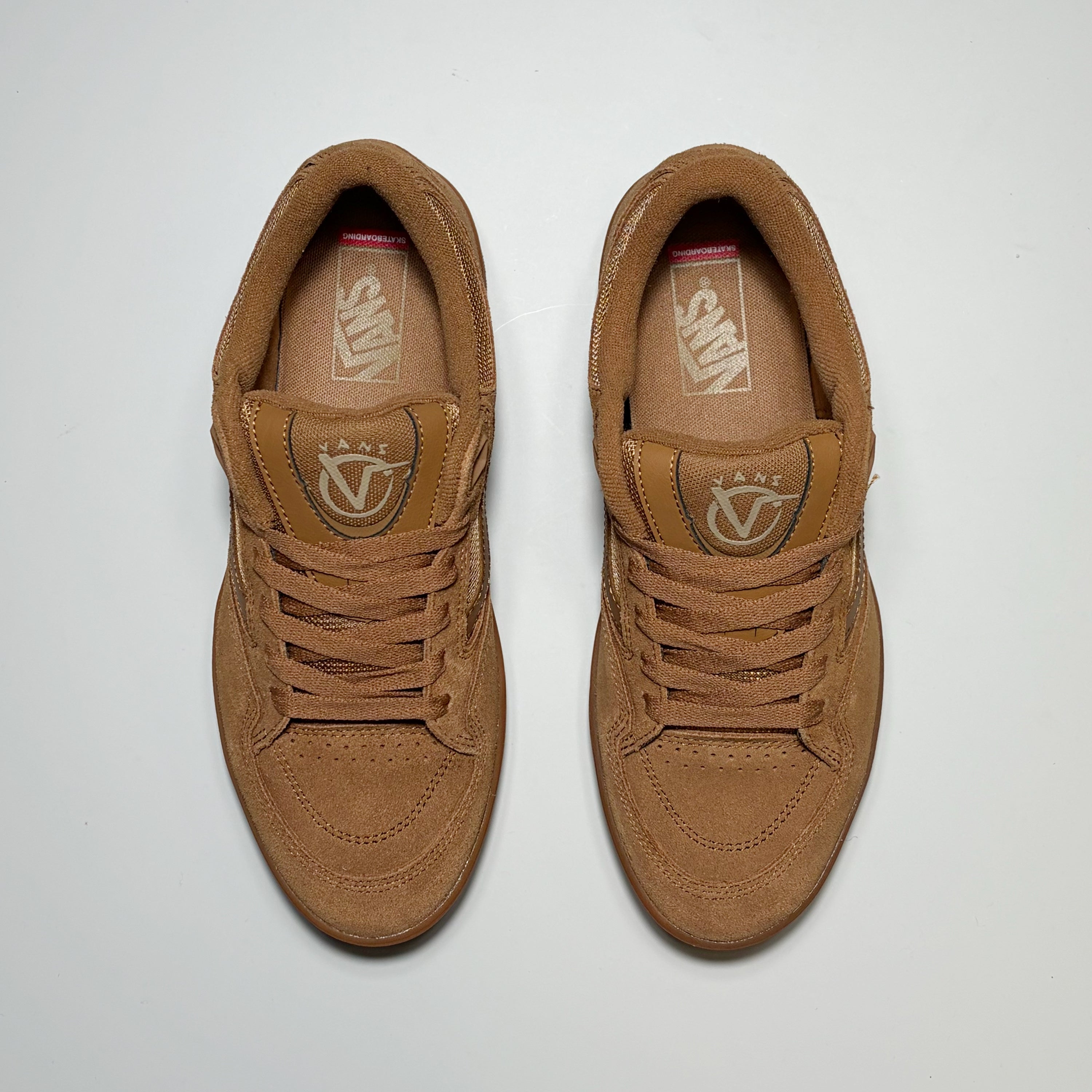 Toe down view, Vans Rowan Z3 shoes. Brown laces and Vans V logo on tongue.