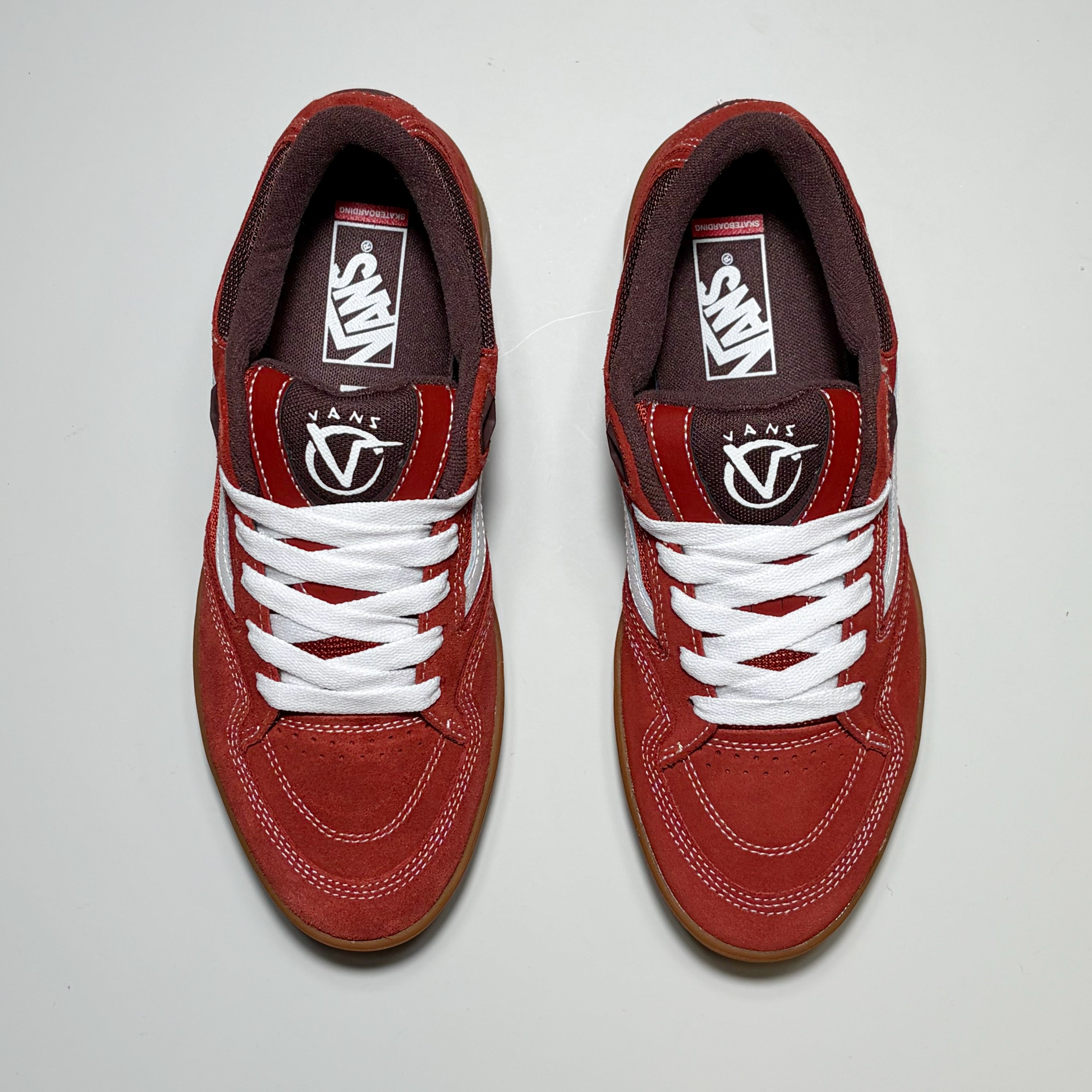 Toe down view, Vans Rowan Z3 shoes. White laces and Vans V logo on tongue.