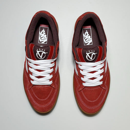 Toe down view, Vans Rowan Z3 shoes. White laces and Vans V logo on tongue.